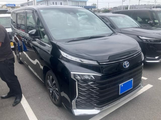 TOYOTA / VOXY HYBRID