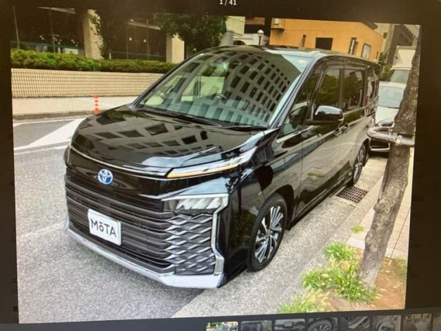 TOYOTA / VOXY HYBRID