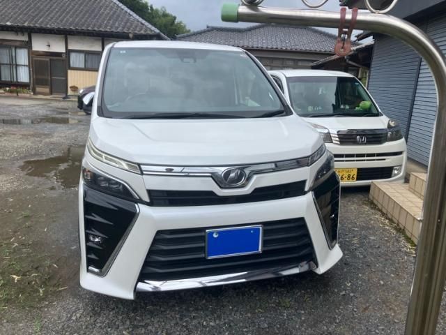 TOYOTA / VOXY