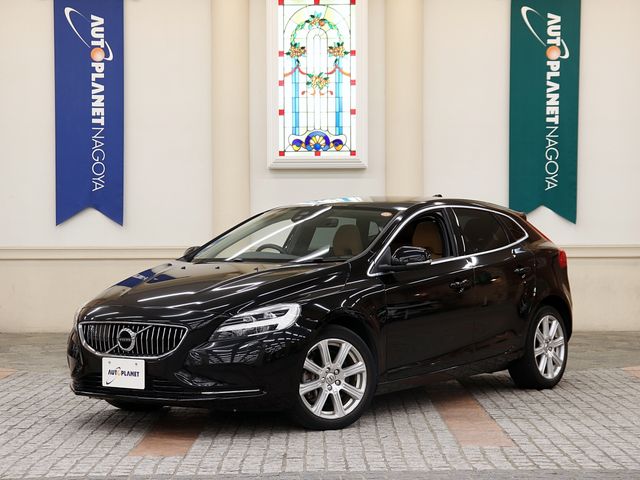 VOLVO / VOLVO V40