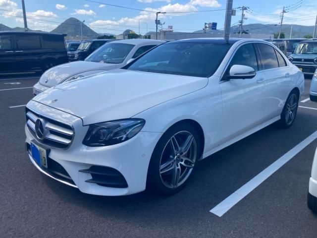 MERCEDES BENZ / MERCEDES BENZ E class sedan