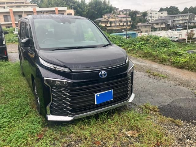 TOYOTA / VOXY HYBRID