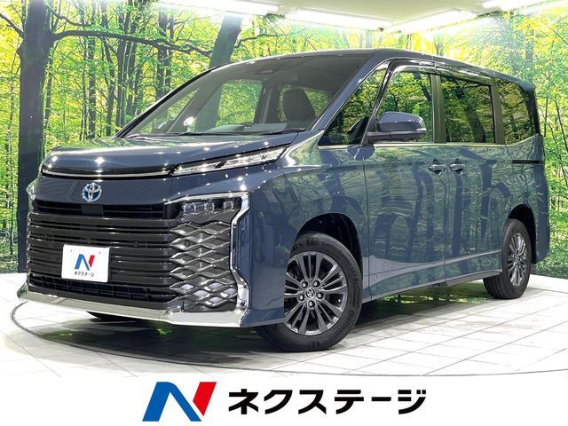 TOYOTA / VOXY HYBRID 4WD