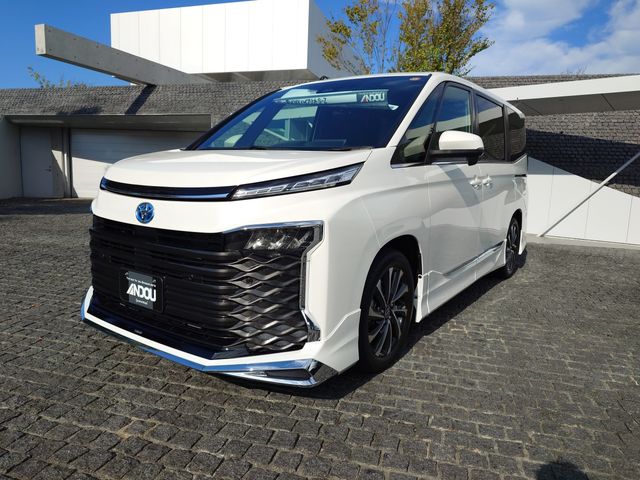 TOYOTA / VOXY HYBRID