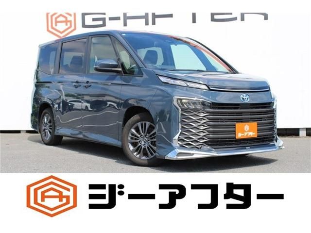 TOYOTA / VOXY HYBRID