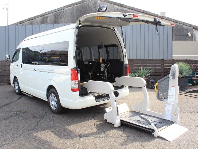 TOYOTA / HIACE COMMUTER