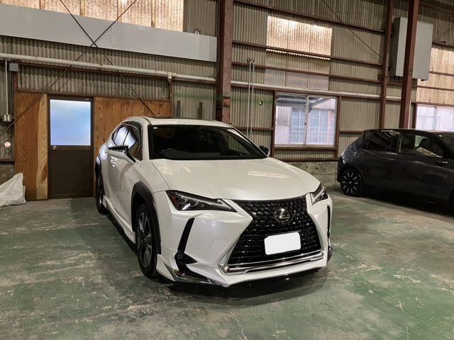 TOYOTA / LEXUS UX200