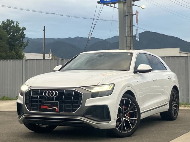 AUDI / AUDI Q8