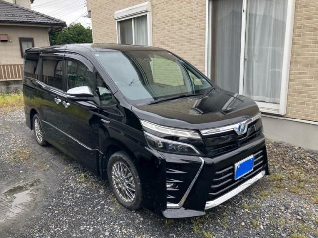 TOYOTA / VOXY HYBRID