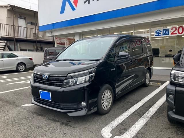 TOYOTA / VOXY HYBRID
