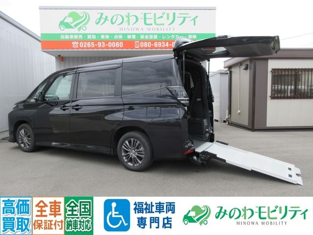 TOYOTA / VOXY HYBRID