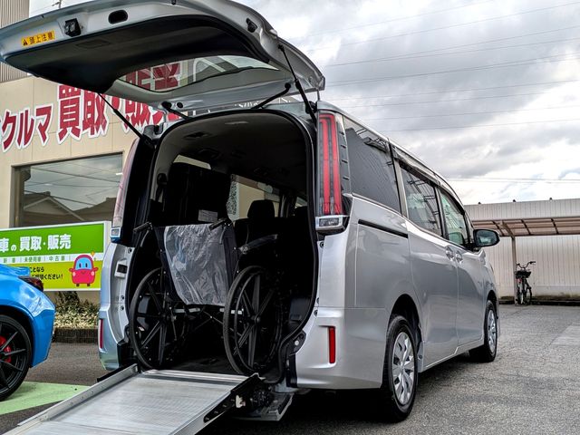 TOYOTA / NOAH