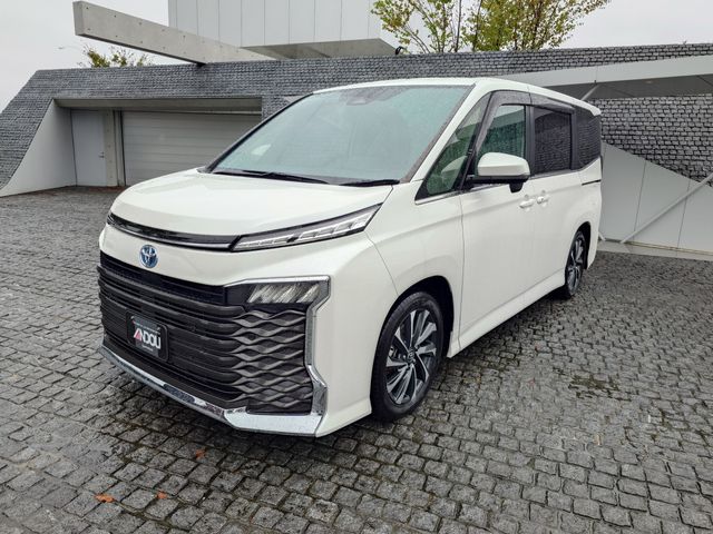 TOYOTA / VOXY HYBRID