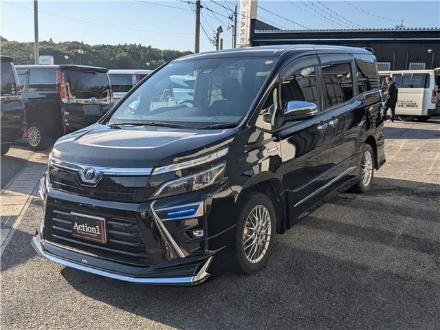 TOYOTA / VOXY HYBRID
