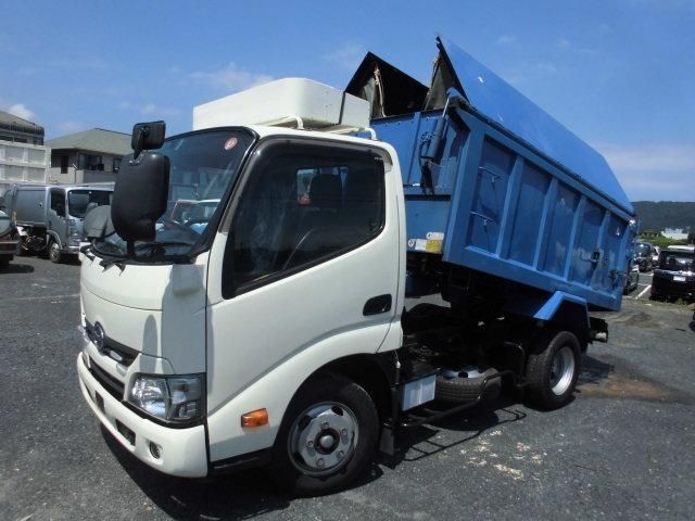 Japanese used car Ref# 1711656 HINO / DUTRO