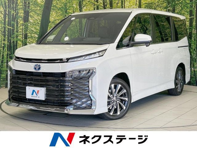 TOYOTA / VOXY HYBRID