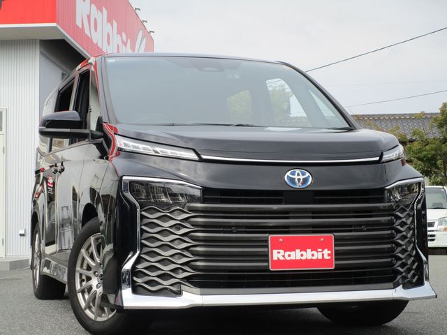 TOYOTA / VOXY HYBRID
