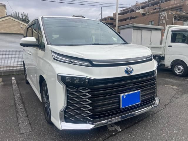 TOYOTA / VOXY HYBRID