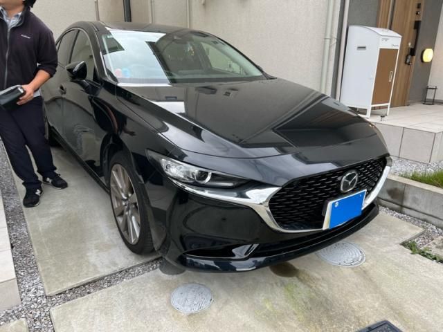 MAZDA / マツダ３セダン