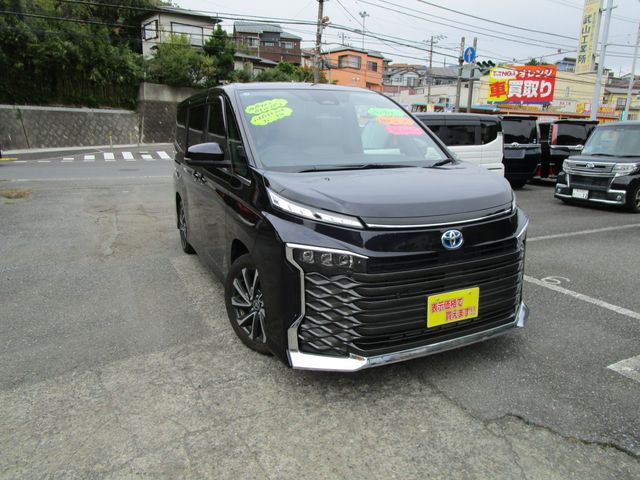 TOYOTA / VOXY HYBRID