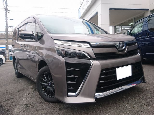 TOYOTA / VOXY 4WD
