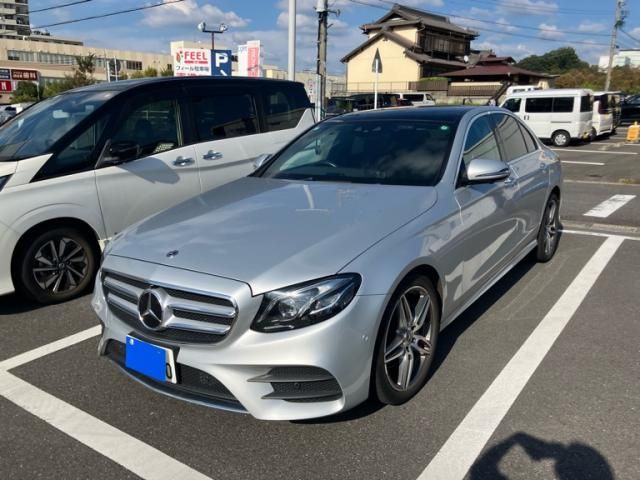 MERCEDES BENZ / MERCEDES BENZ E class sedan