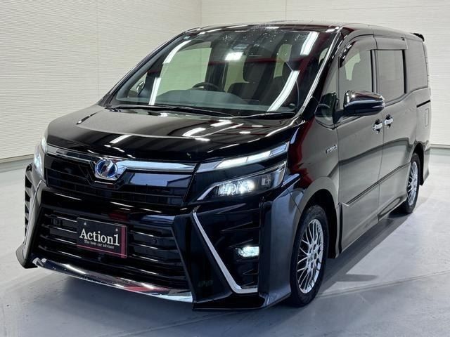 TOYOTA / VOXY HYBRID
