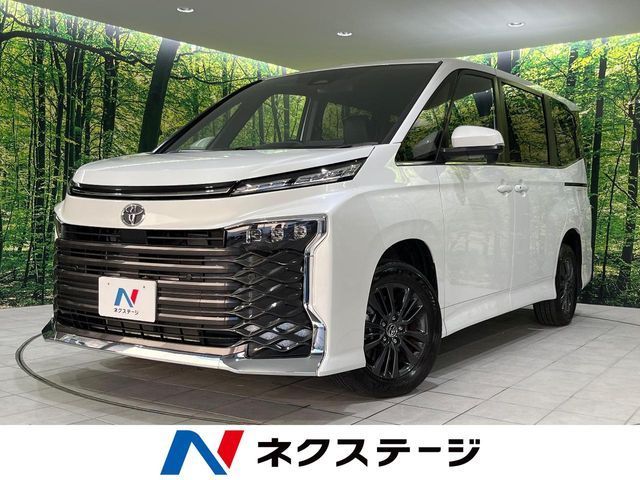 TOYOTA / VOXY HYBRID 4WD