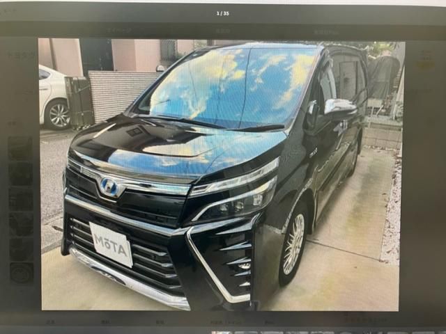 TOYOTA / VOXY HYBRID