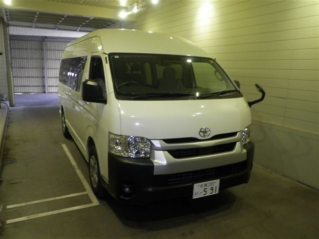TOYOTA / HIACE COMMUTER 4WD