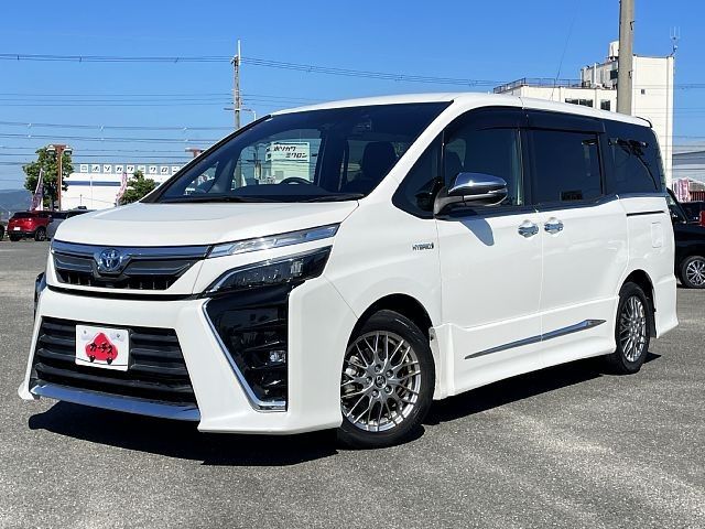 TOYOTA / VOXY HYBRID