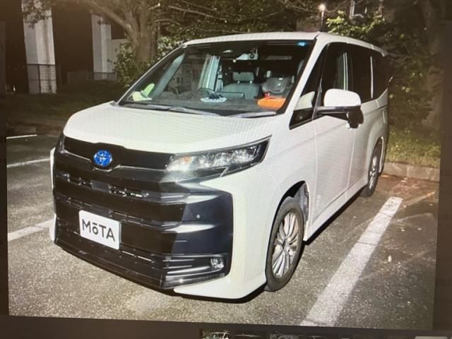TOYOTA / NOAH HYBRID 4WD