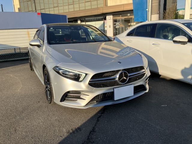MERCEDES BENZ / MERCEDES AMG Aclass sedan