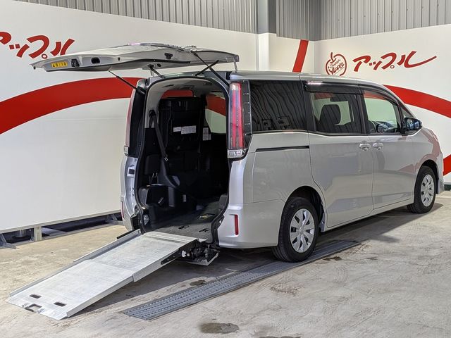 TOYOTA / NOAH 4WD