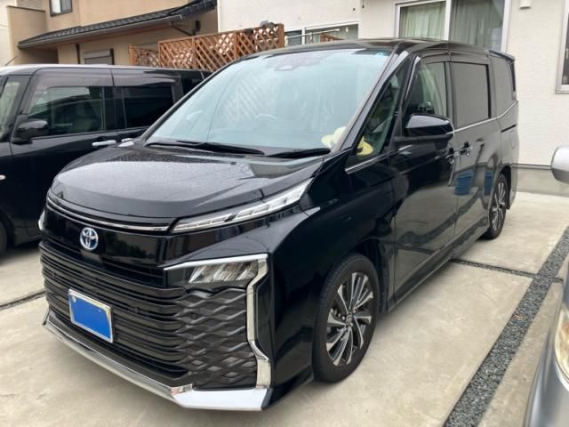 TOYOTA / VOXY HYBRID