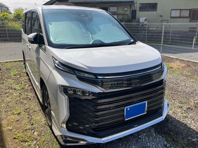 TOYOTA / VOXY HYBRID