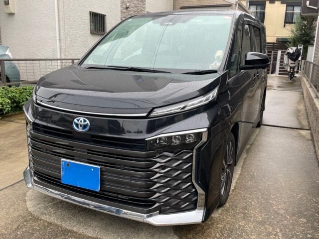 TOYOTA / VOXY HYBRID