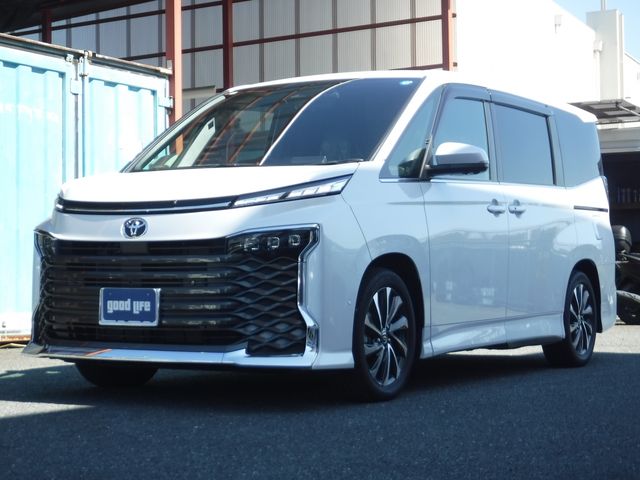 TOYOTA / VOXY HYBRID