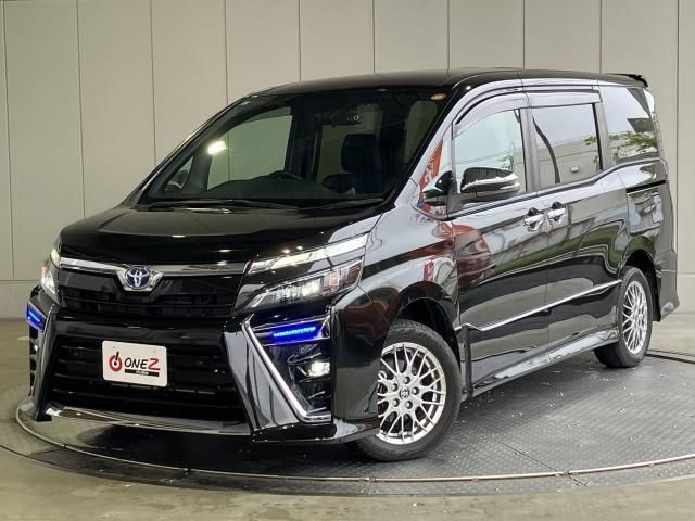 TOYOTA / VOXY HYBRID