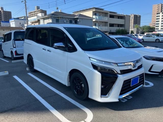 TOYOTA / VOXY