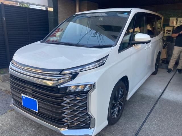 TOYOTA / VOXY HYBRID