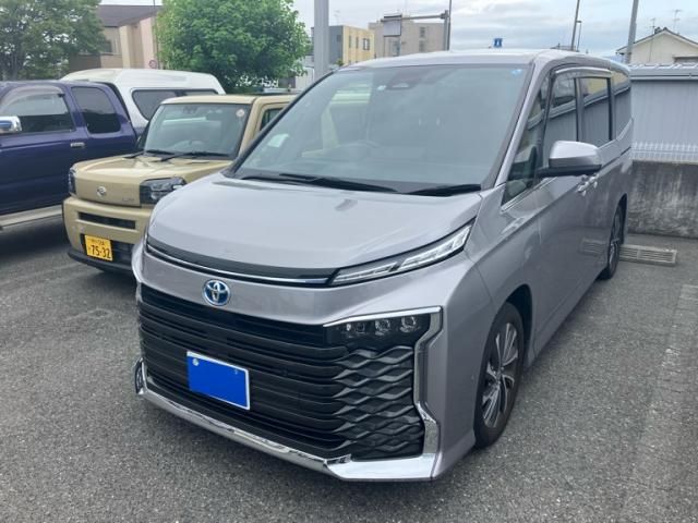 TOYOTA / VOXY HYBRID
