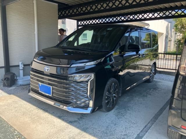 TOYOTA / VOXY HYBRID