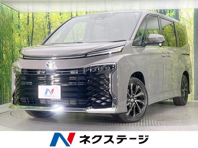 TOYOTA / VOXY HYBRID