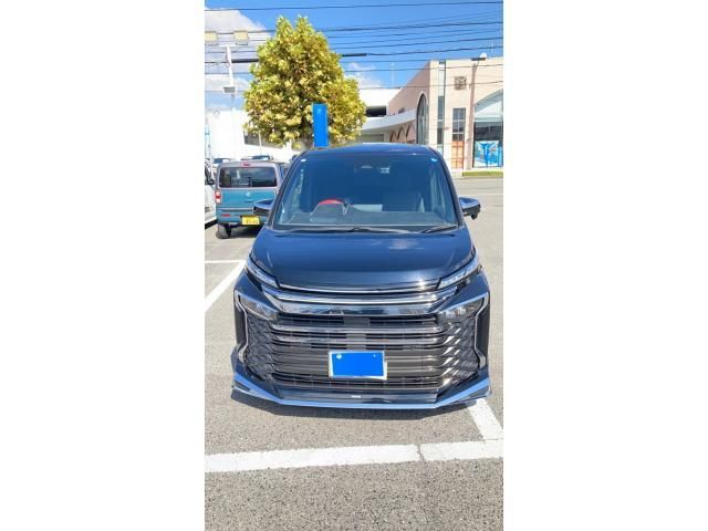 TOYOTA / VOXY HYBRID