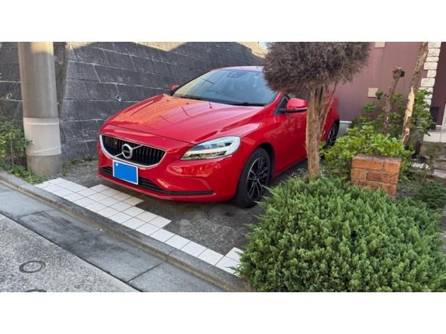 VOLVO / VOLVO V40