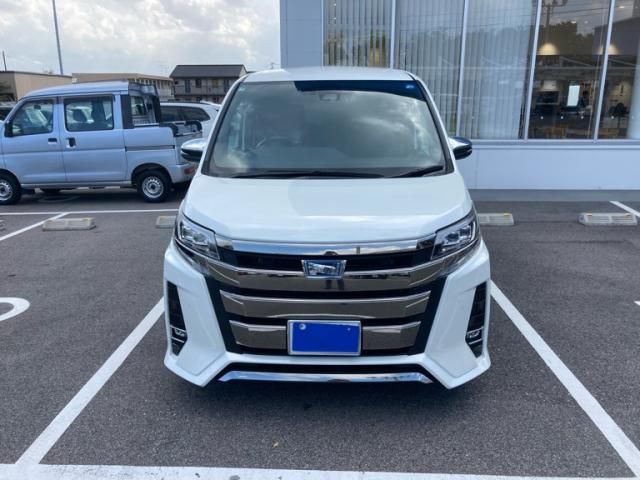 TOYOTA / NOAH HYBRID