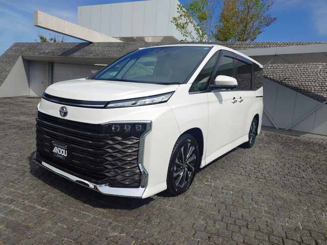 TOYOTA / VOXY HYBRID