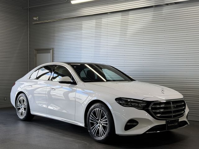 MERCEDES BENZ / MERCEDES BENZ E class sedan