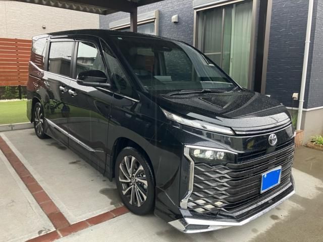 TOYOTA / VOXY HYBRID
